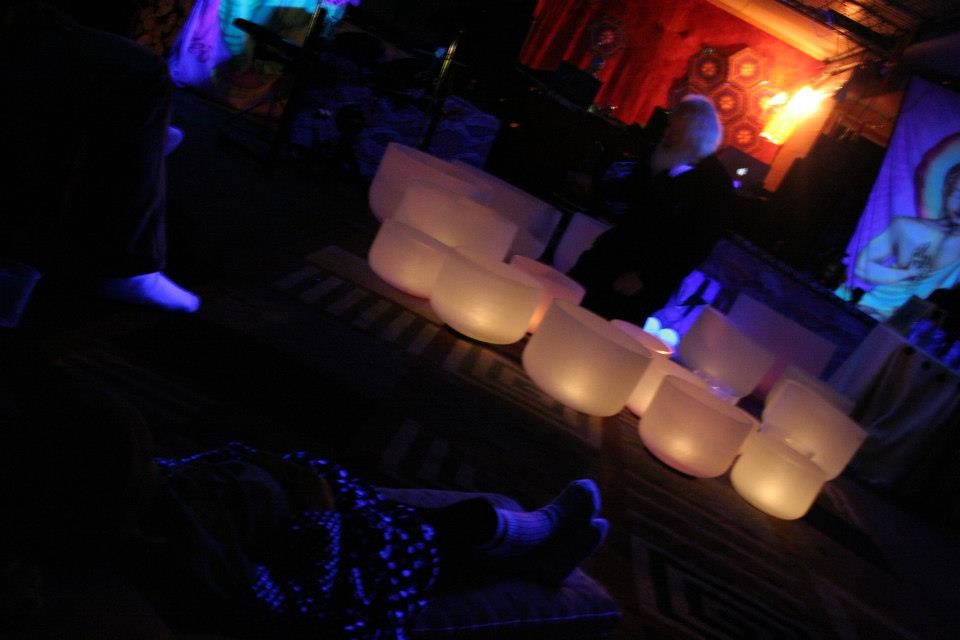 The night bar and its lamps.