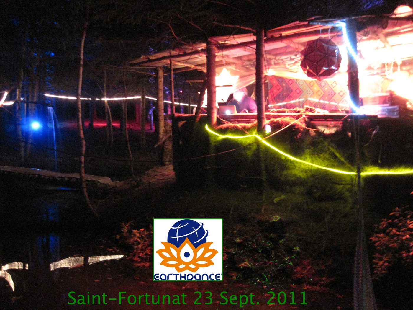 Earthdance St-Fortunat, September 23-25, 2011, on a photo of the stage.