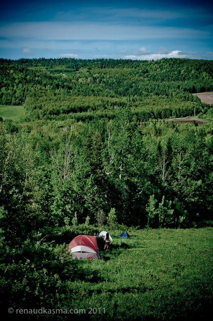 The view over the field and the tents. Photo Renaud Kasma, 2011.