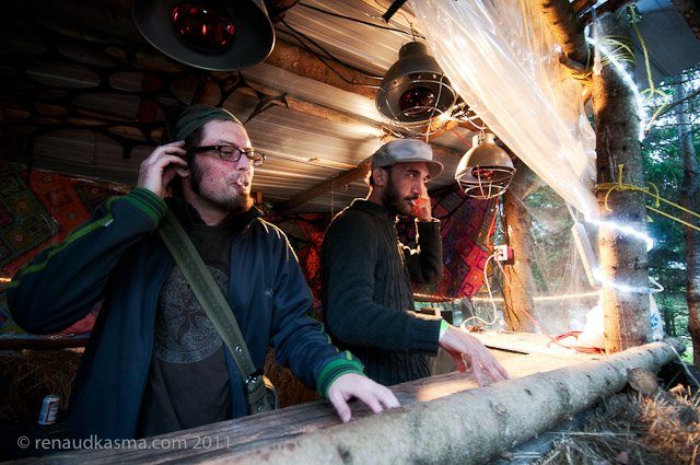 "Cherry Island, yes!": at the decks on the island. Photo Renaud Kasma, 2011.