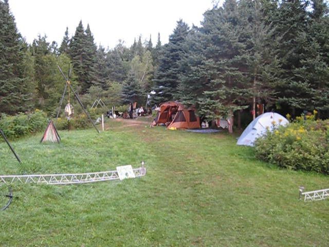 "The Cherry Island Wedding": a wedding on the island, tipi and tents.