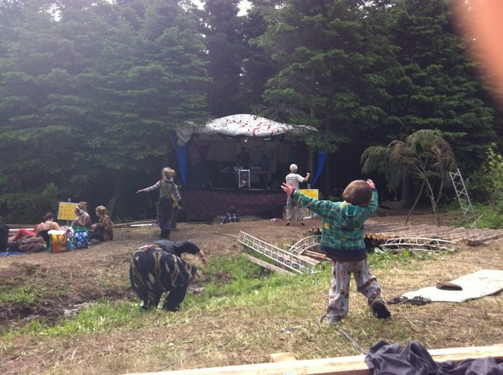 Sundari 2011: building the stage decor, just before.