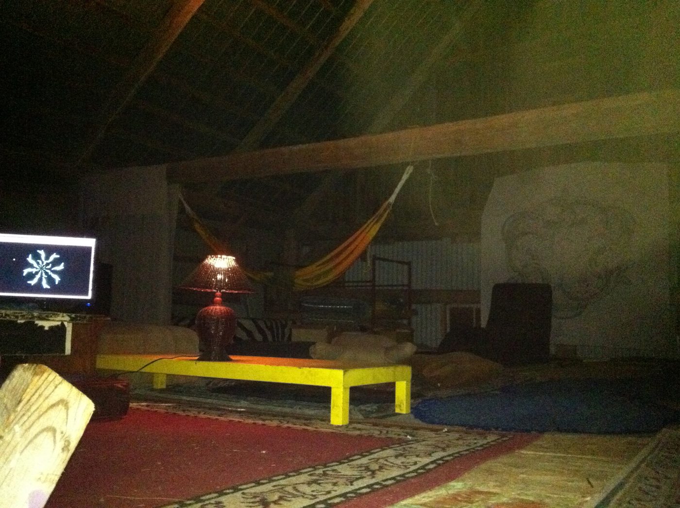 The barn's lounge: hammocks, rugs, canvases.