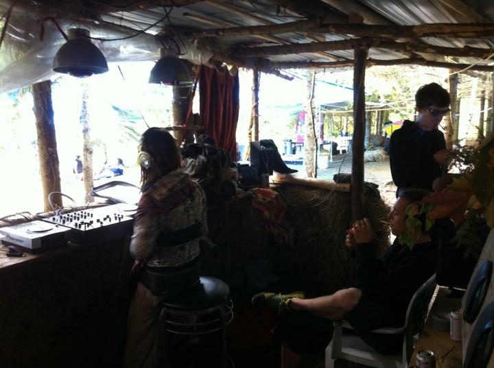 2012: the outdoor lounge, between two sets.