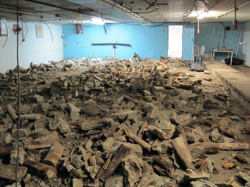 The hall before the clearing: tons of blocks.
